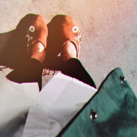 NIB Tan Embroider Ankle Tie Closed Toe Mule - Picture 3 of 5